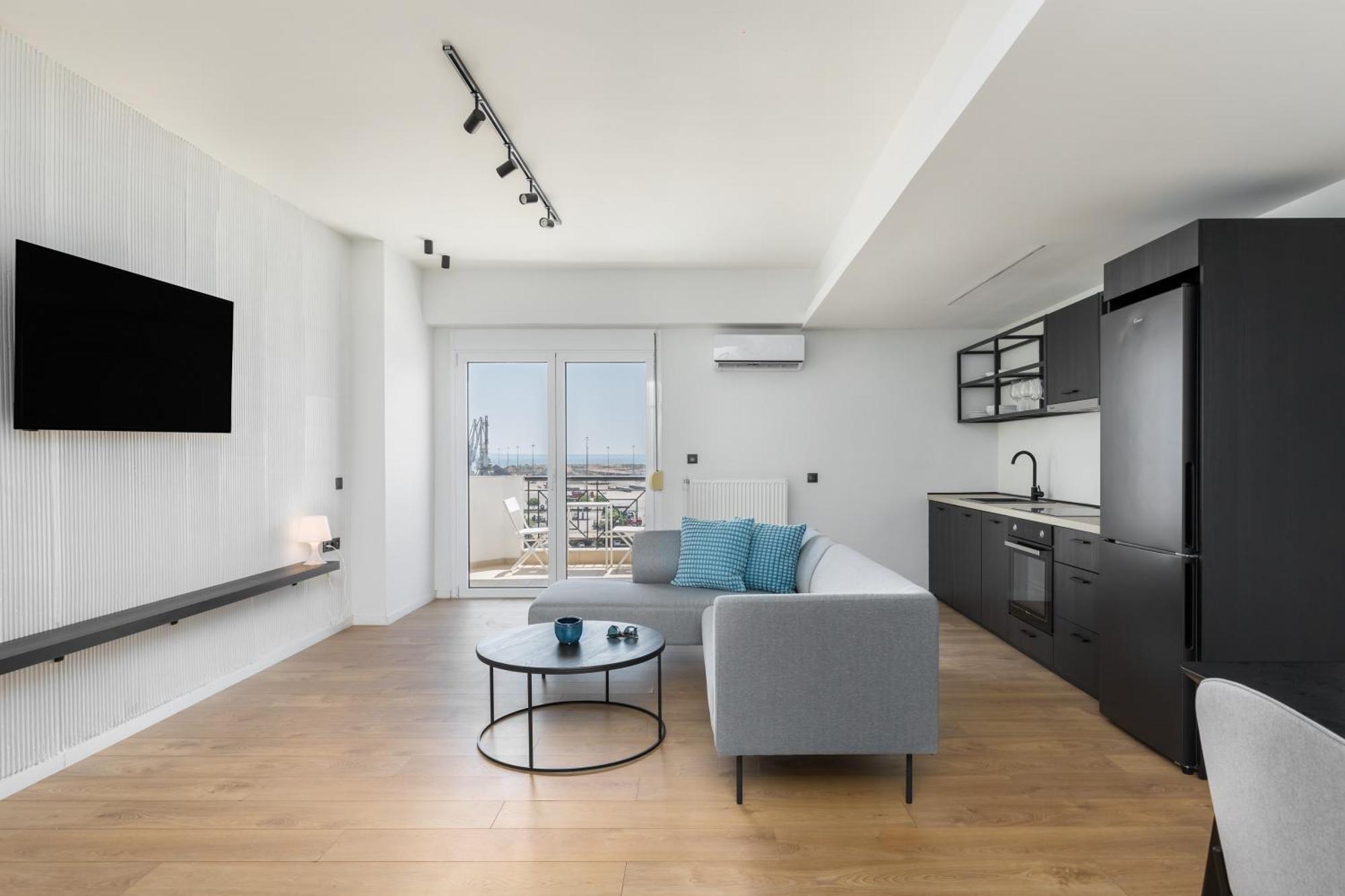 Celine By Halu!, Spacious Apartments Next To Business Hub Tesalonika Bagian luar foto