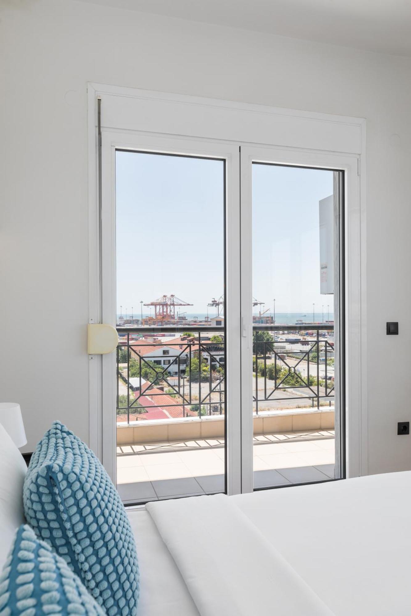 Celine By Halu!, Spacious Apartments Next To Business Hub Tesalonika Bagian luar foto