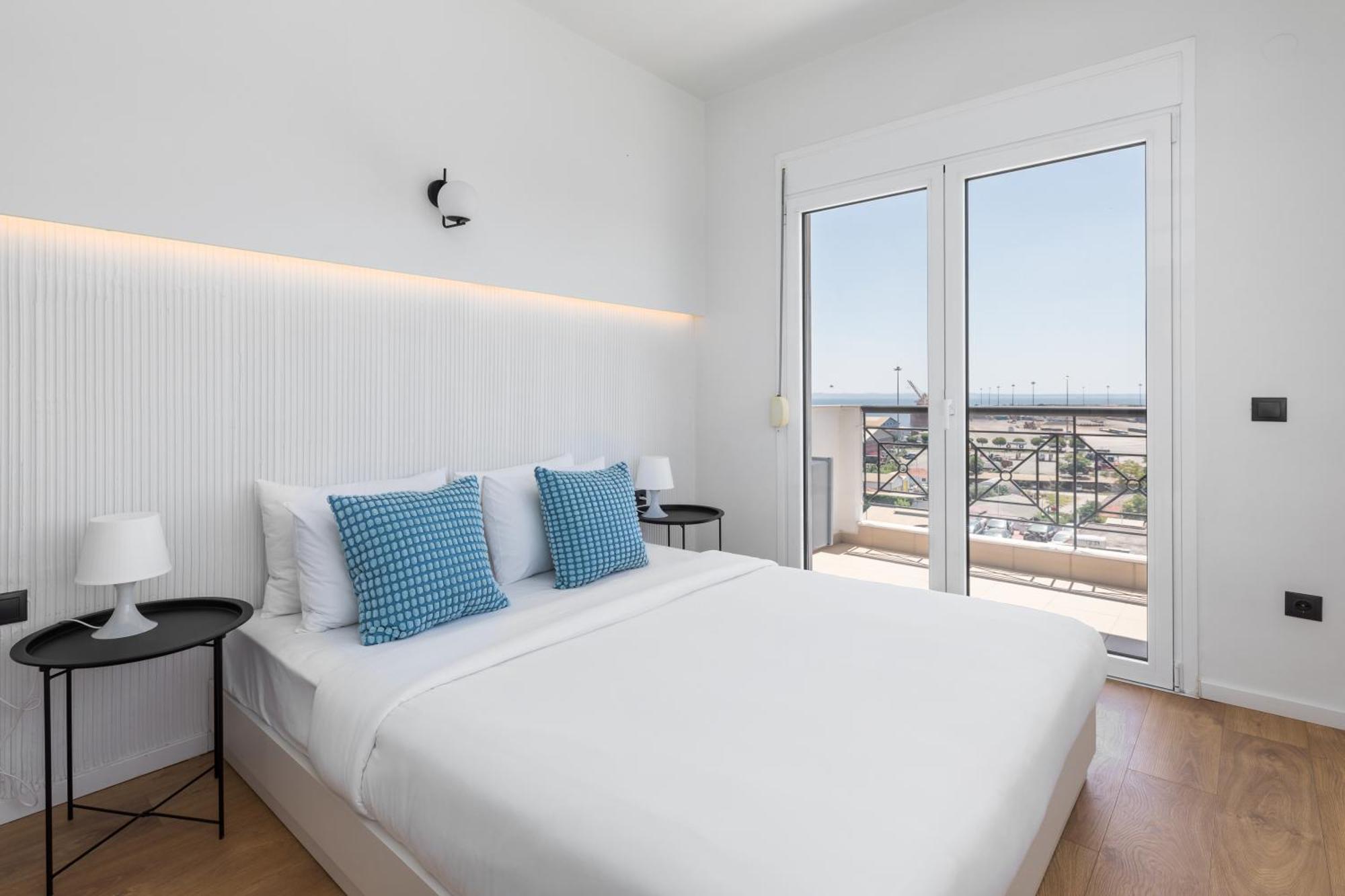 Celine By Halu!, Spacious Apartments Next To Business Hub Tesalonika Bagian luar foto